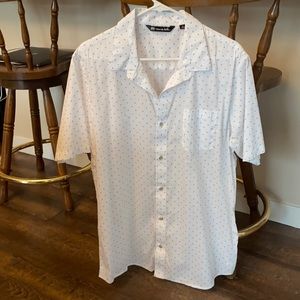 Travis Mathew short sleeve button down polo size XL